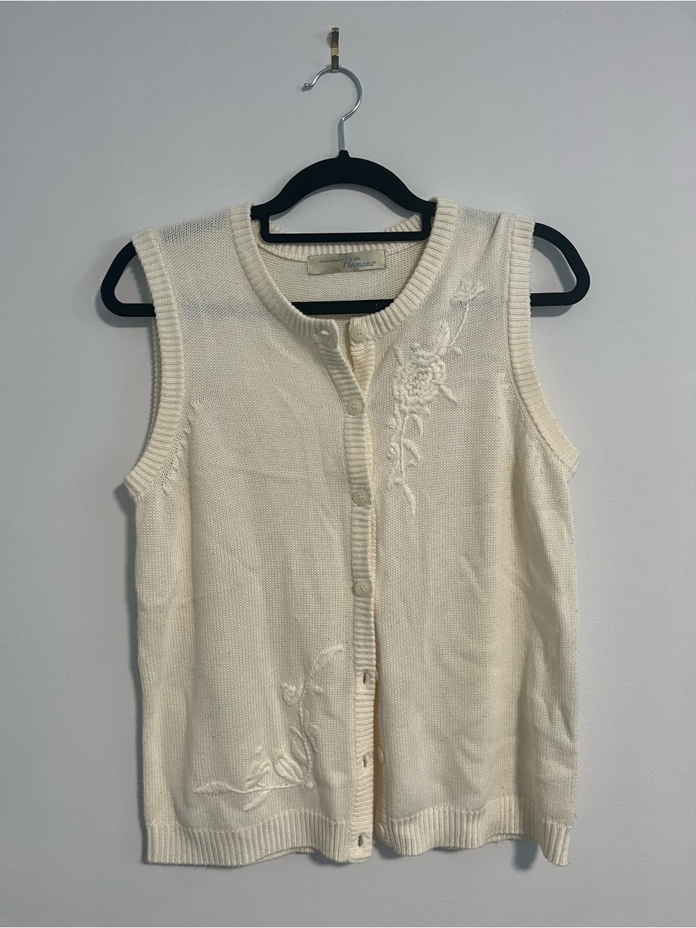 Sleeveless Cream Button-Front Knit Cardigan with Floral Embroidery